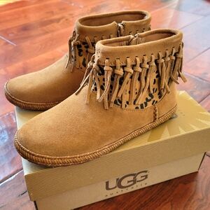 New UGG Girls Rachie Chestnut Suede Fringe Boots Booties size 2